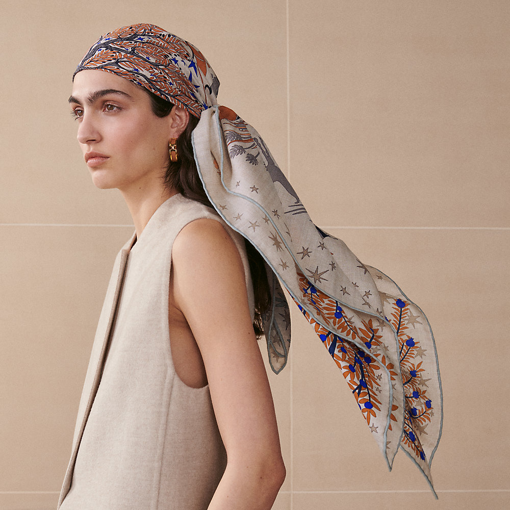 how to wear hermes shawl 140